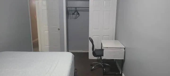 民宿 Room In A Beach House With Queen Bed In A Landlord Hosted Three Bedroom Apartment 纽约 美国